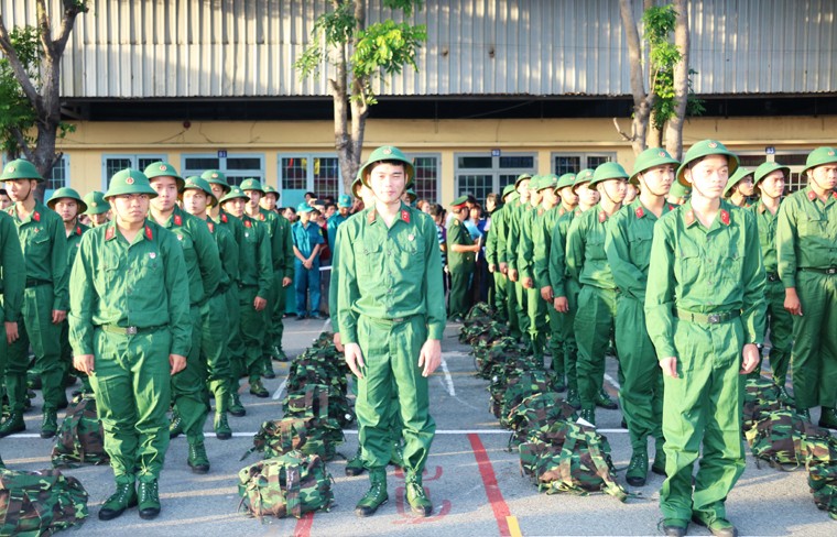 Anh: Hang nghin thanh nien TP HCM rang ro len duong nhap ngu